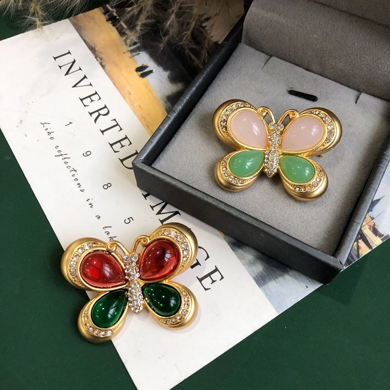 30g Weight Retro Butterfly Alloy Inlay Artificial Gemstones Women's Brooches