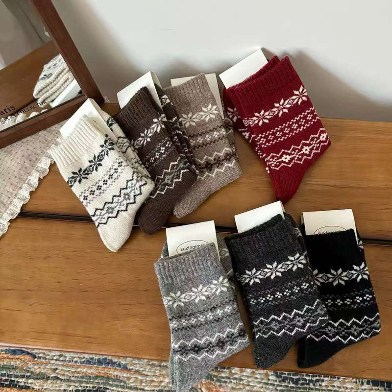 Suxinaimin Autumn and Winter Thickeneded Warm Wool Socks Women's Winter Fair Isle Retro Snowflake Pile Mid-Calf Socks Suxinaimin Autumn and Winter Thickeneded Warm Wool Socks Women's Winter Fair Isle Retro Snowflake Pile Mid-Calf Socks