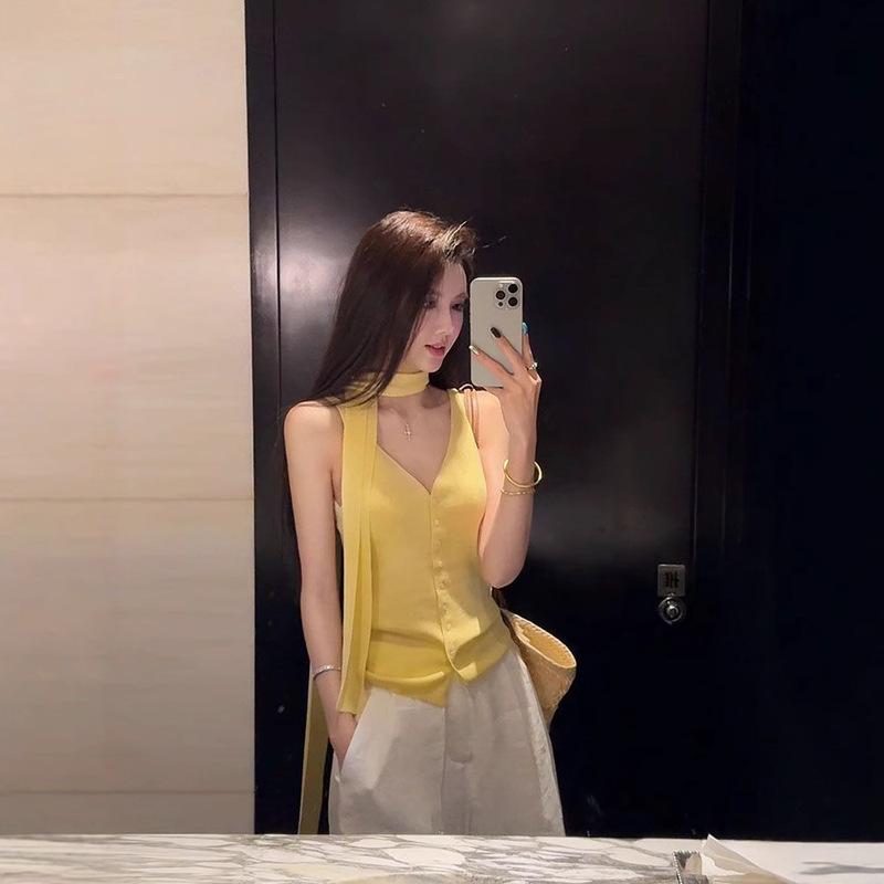Internet Hot Design Sense Yellow V-neck Vest Women's Summer Niche Slim-fit Single-breasted Knitted Sweet and Hot Top Internet Hot Design Sense Yellow V-neck Vest Women's Summer Niche Slim-fit Single-breasted Knitted Sweet and Hot Top