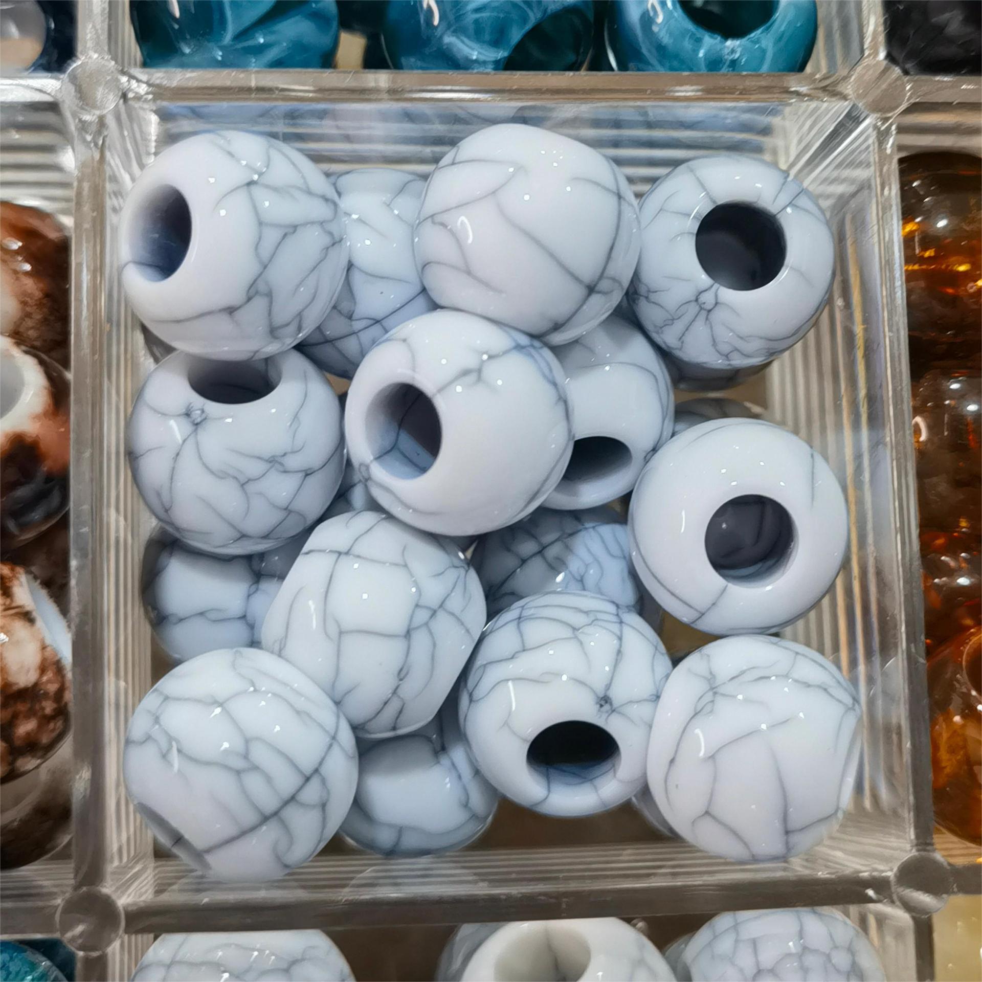 거친 균열 흰색