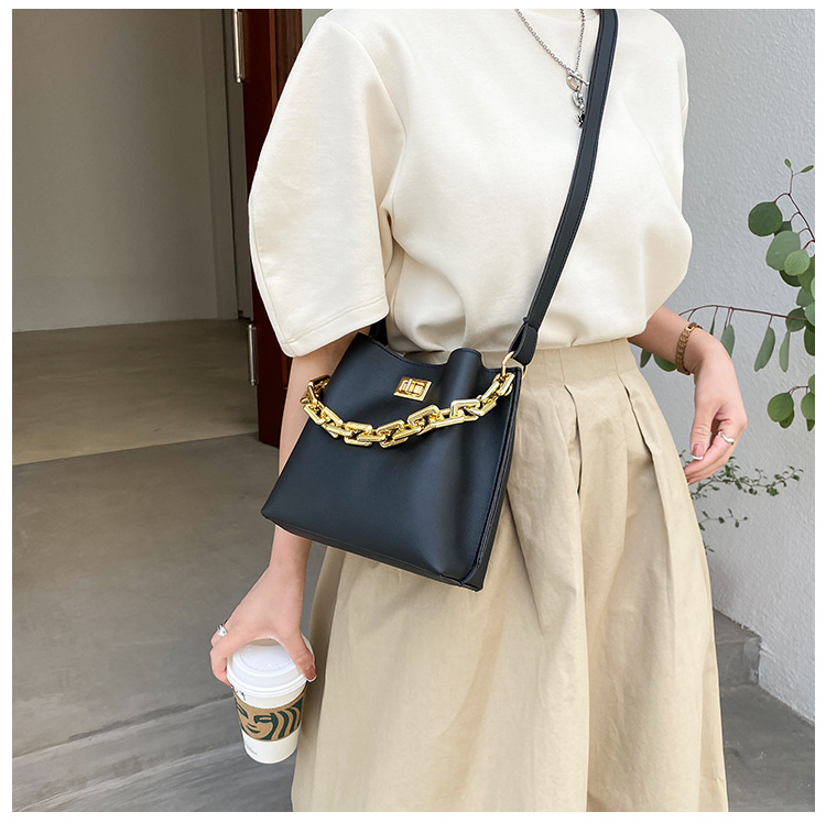 Fashion Solid Color Thick Chain Shoulder Messenger Portable Bag Wholesale display picture 20