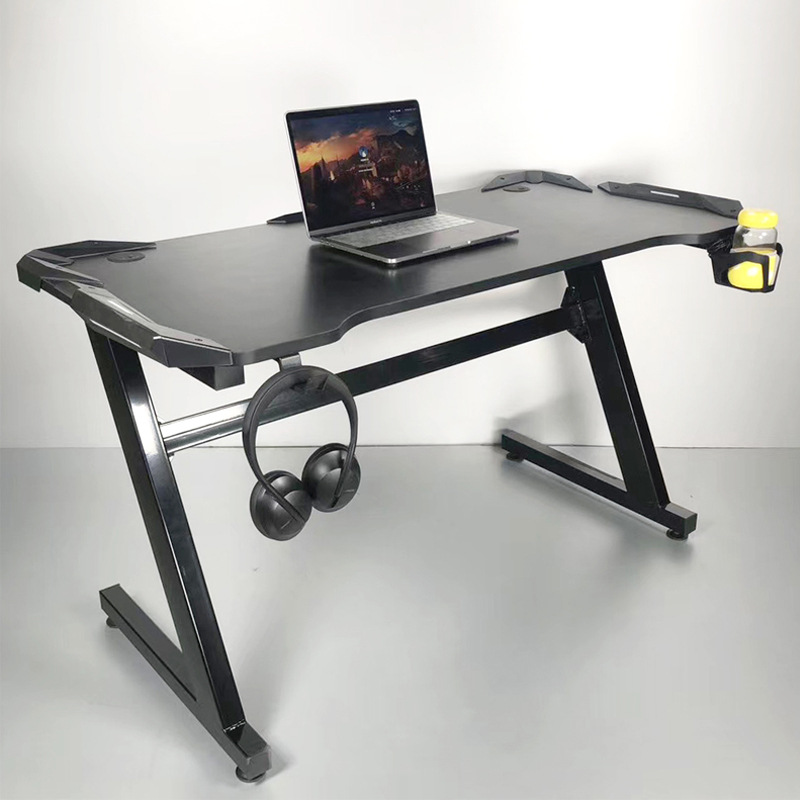 LED 조명이있는 검은 갑옷