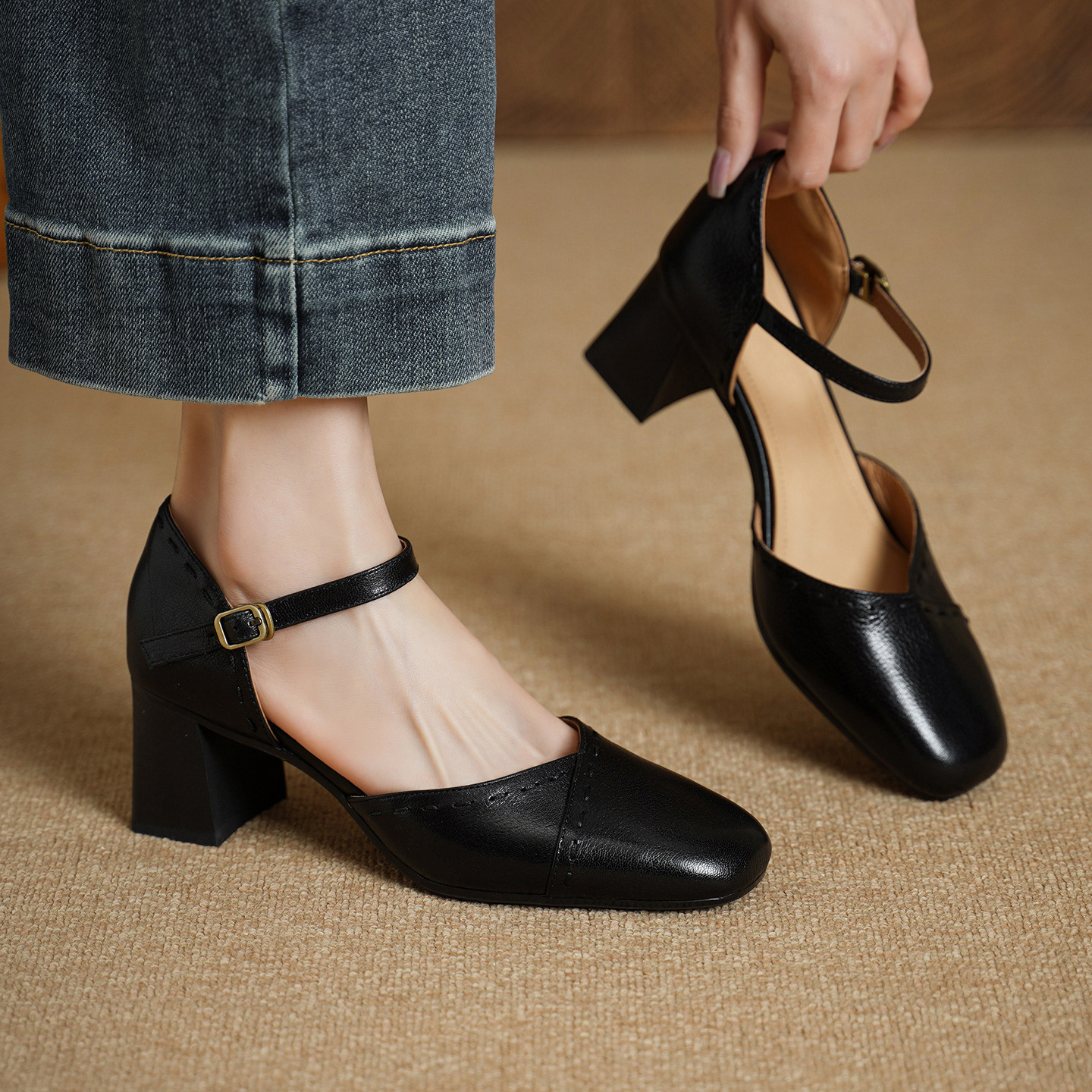 Giày sandal cao gót nữ quai ngang mũi vuông gót 6 cm — đen