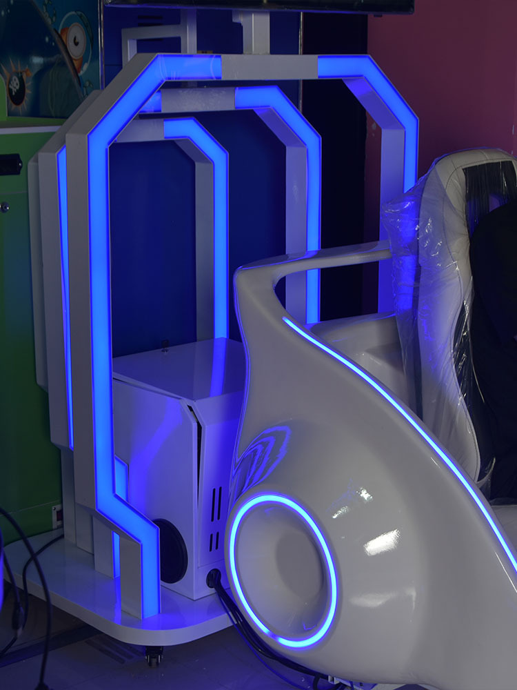 Coche de carreras de realidad virtual de velocidad ligera, equipo de carreras de realidad virtual realista con sensor de movimiento, centro de juegos de moda, entretenimiento comercial de ocio, éxito de ventas transfronterizo