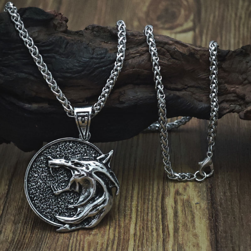 Cross-border European and American Viking Wolf Head Pendant Necklace Male Wizard Pendant Medal Nordic Norwegian Wind Jewelry Factory Wholesale