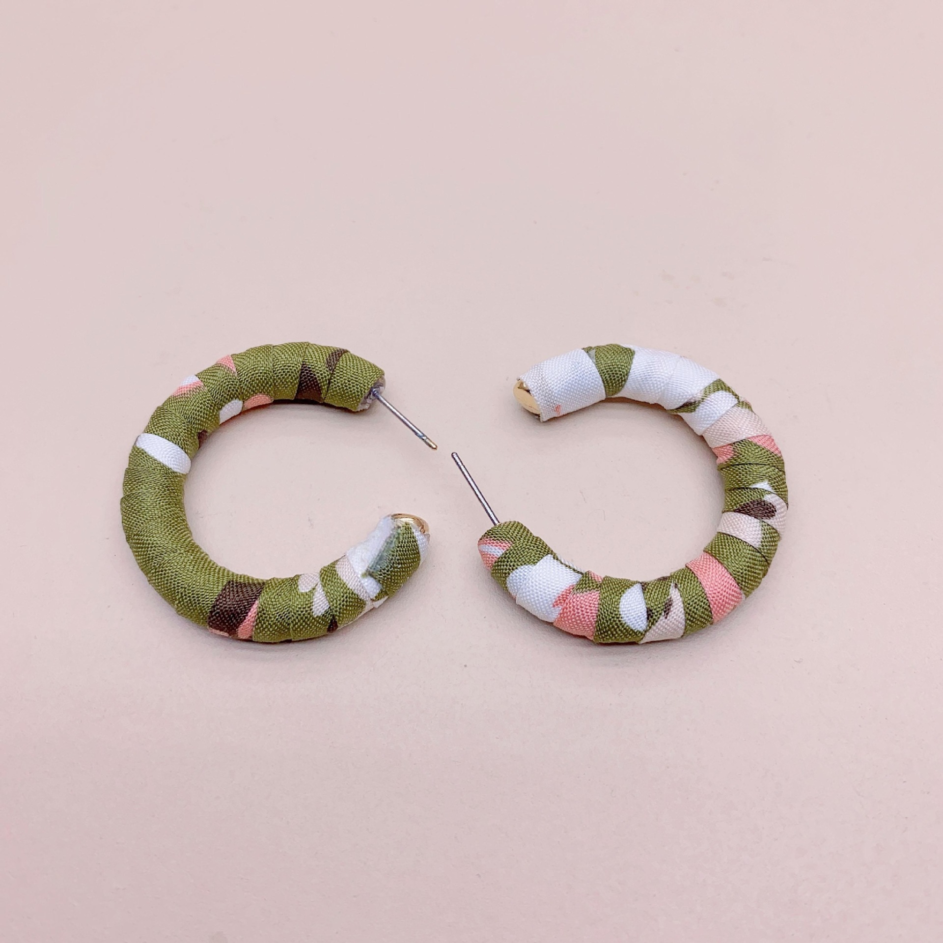1 Pair Simple Style Gradient Color Handmade Cloth Ear Studs display picture 4