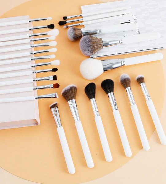 24 white set brush
