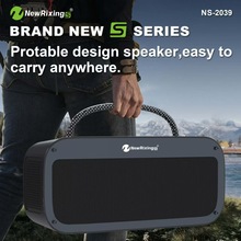 跨境新款户外便携式手提低音炮蓝牙音响太阳能应急充电收音机音箱