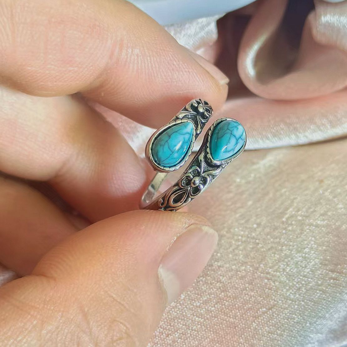 Victorian Vintage Moonstone Ring With Bowknot Relief Bohemian Style_voghion.com