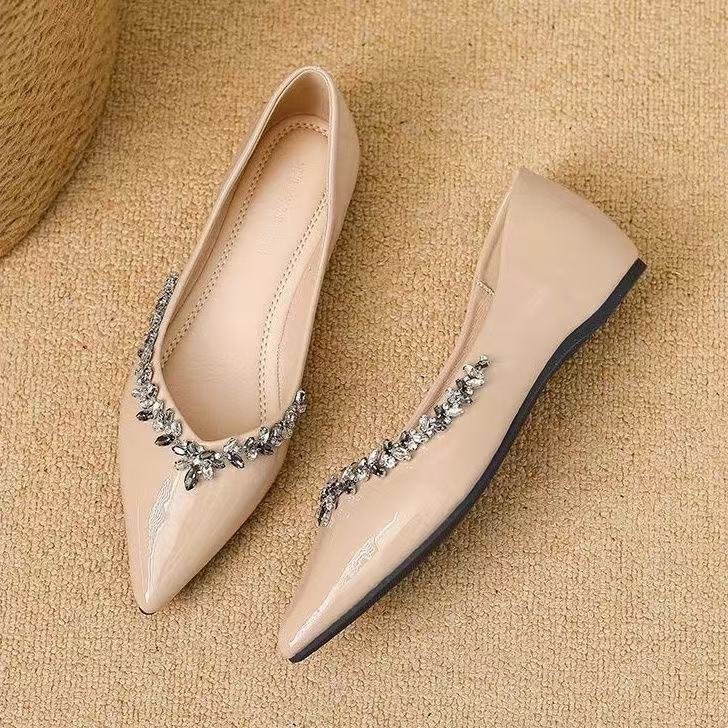 Summer Flats Gentle Light-Colored French Pointed Toe Low-Heeled Shoes 2025 New French Style Rhinestone Patent Leather Shoes for Women