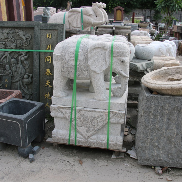 ������̺�����ʯ�����һ����ϼ����ˮ�в���Ƶ�ͥԺ�ſ���լ