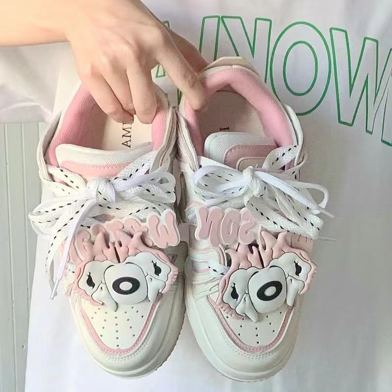 Diseño de dibujos animados zapatos de pan transpirables letras de suela gruesa zapatos de skate para mujeres 2024 otoño nuevos zapatos casuales para parejas