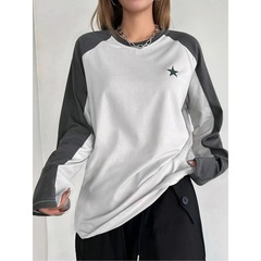 春と秋の新型の色のつなぎ合わせは簡単で、カジュアルな丸首に肩の袖のtシャツを挿します。
