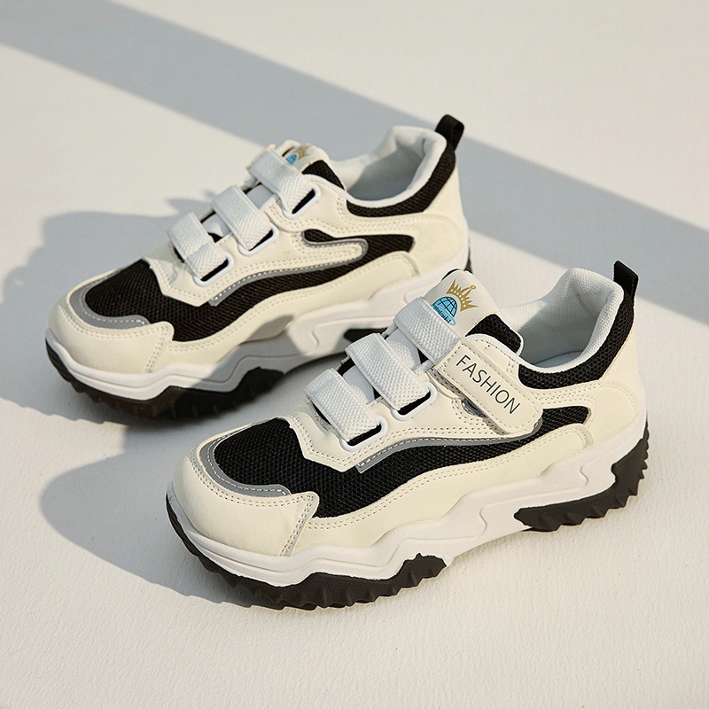 Zapatos blancos para mujeres con suela gruesa, primavera y verano de 2026 nuevos zapatos de cuero casuales deportivos ligeros con lazos para papá