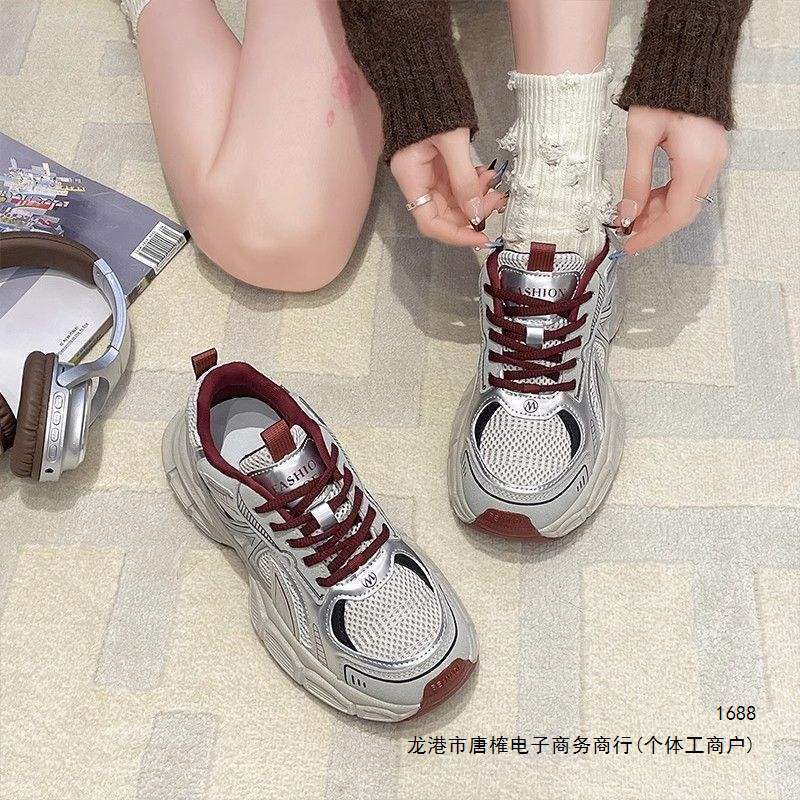 Thick-soled, fashionable cement gray dad shoes for women, 2026 new style, casual athletic shoes, height-increasing lace-up running shoes