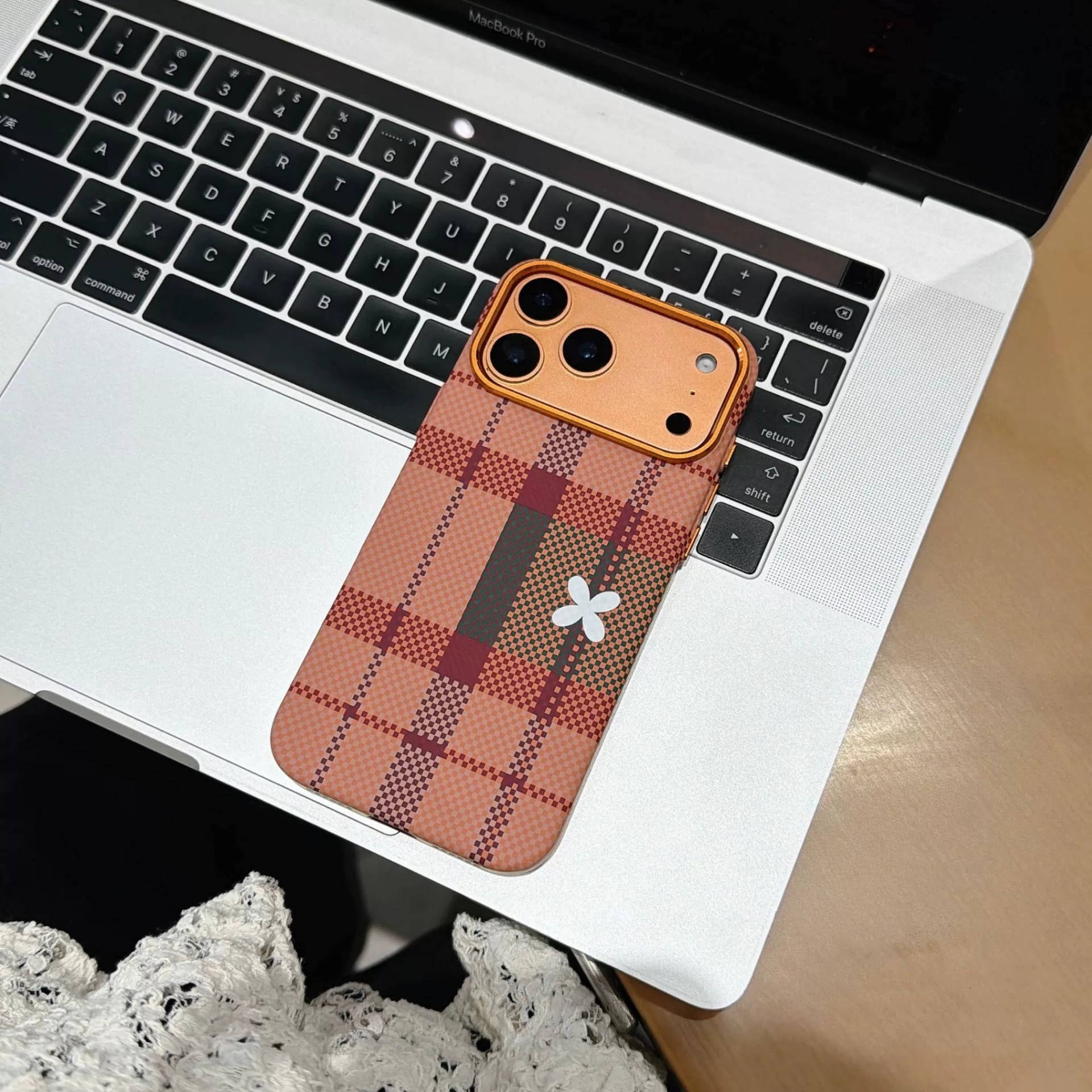 适用iPhone18promax格津生花磁吸手机壳时尚苹果17硬壳防摔保护套