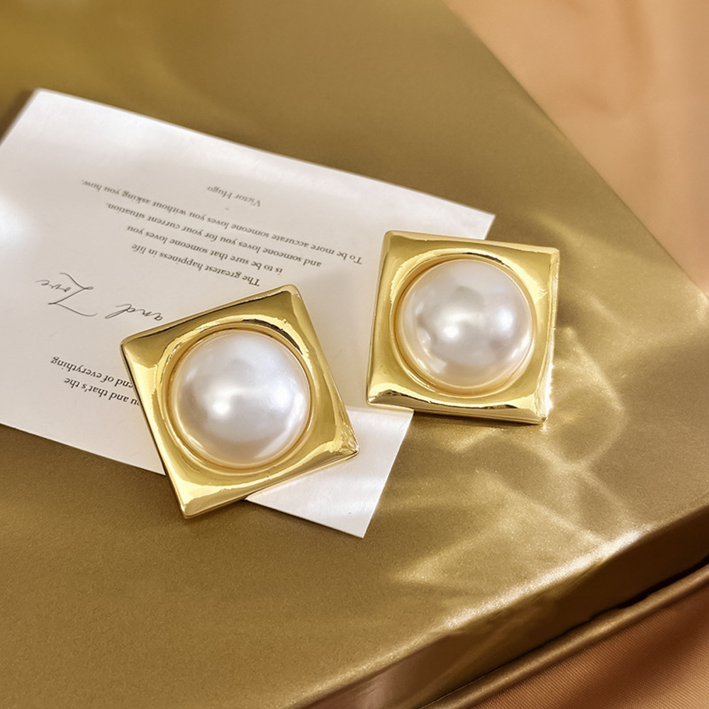 Pendientes de perlas grandes cuadrados simples con aguja de plata Pendientes de diseño exagerado de personalidad femenina Pendientes elegantes de alta gama al por mayor
