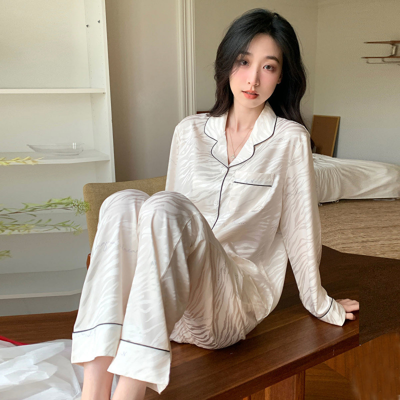 긴#자카드 화이트 타이거 프린트