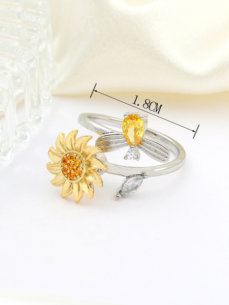 fashionable ring solar-powered