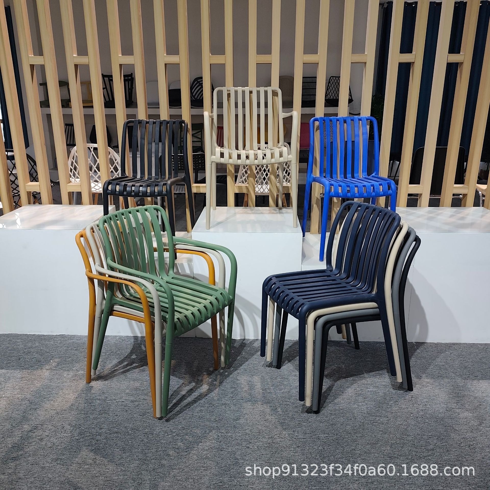 Nordic Style Plastic Leisure Outdoor Chair with Backrest, Modern Minimalist Patio Garden Dining Chair, Home Use Light Luxury