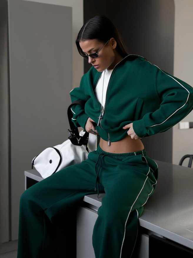 sweatshirt with zipper