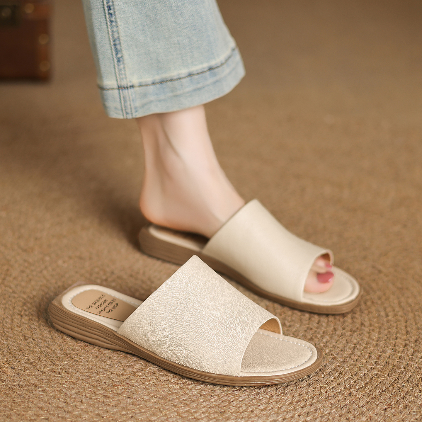 Sandal hở mũi nữ gót thấp da dê mũi vuông quai ngang — màu nâu