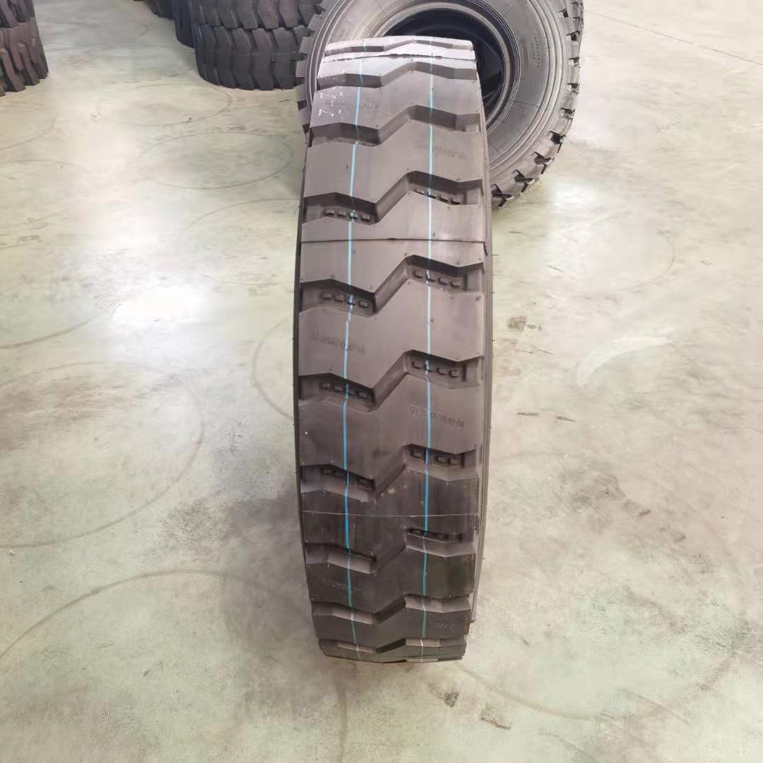 1000R20汽车轮胎批发矿山花纹短途货车搅拌车轮胎防扎抗压1000r20