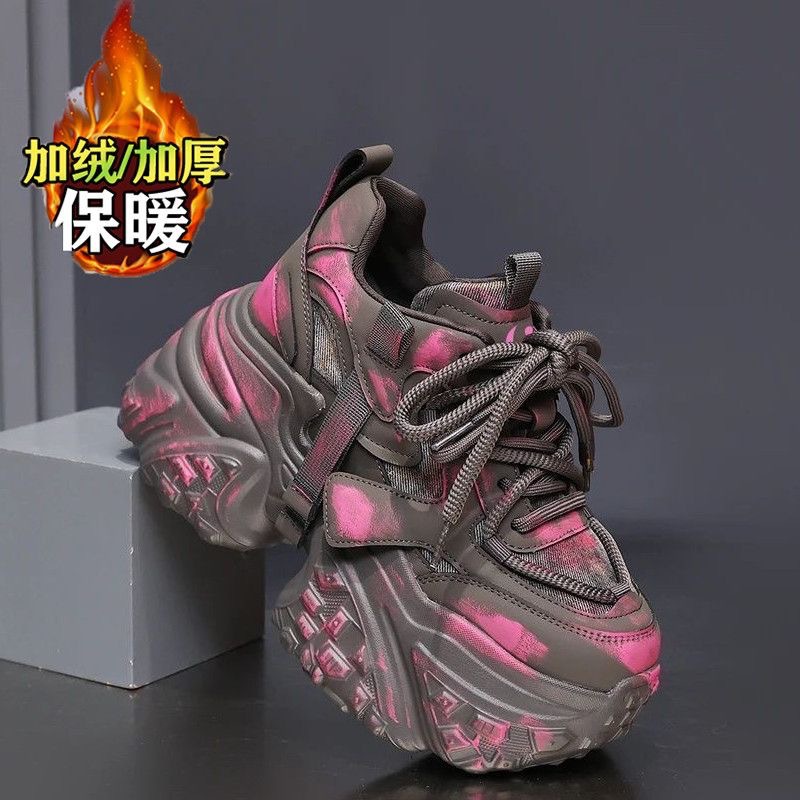 Zapatos de pop con suela gruesa aumentada 2026 otoño y invierno nuevos zapatos deportivos retro de color pulido o casuales