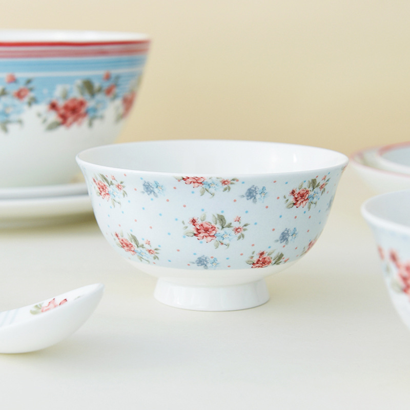 Flores románticas de alto valor de hueso de porcelana cubiertos de platos de boda nuevo hogar de cerámica cuenco de arroz anti-calor casero cuenco de pies altos