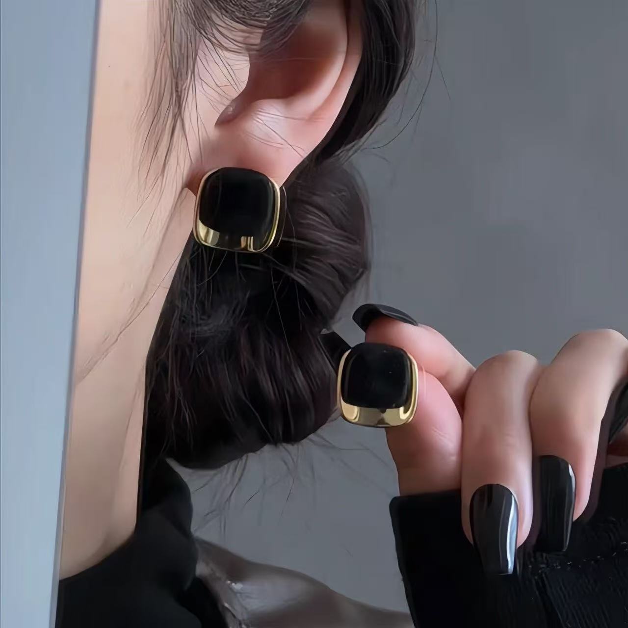 轻奢复古植绒黑金撞色几何耳钉耳环高级简约小众设计百搭秋冬耳饰
