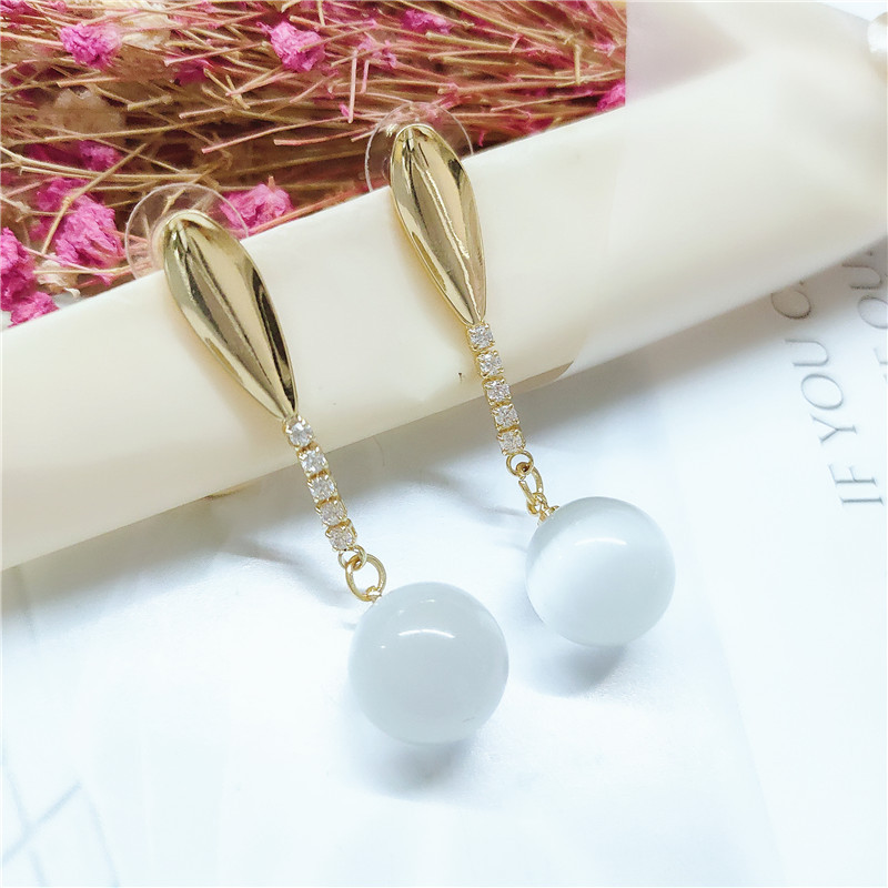Fashion Pearl Diamond Earrings display picture 4