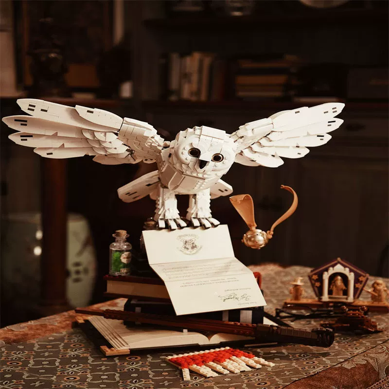 Конструктор (Lego) Harry Potter Hedwig Owl — реплика, подвижные крылья, подставка