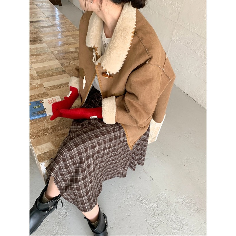 3th Morning 焦糖摩卡 复古翻领牛角扣仿皮毛一体外套ZY3538