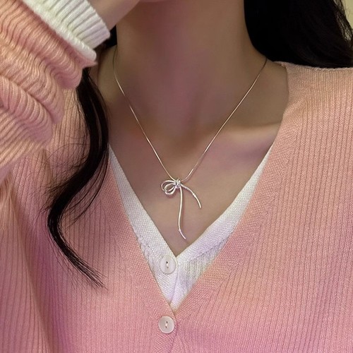 Simple ribbon knot necklace for women's geometric lines are cold and elegant, exquisite clavicle chain ins niche necklace trend