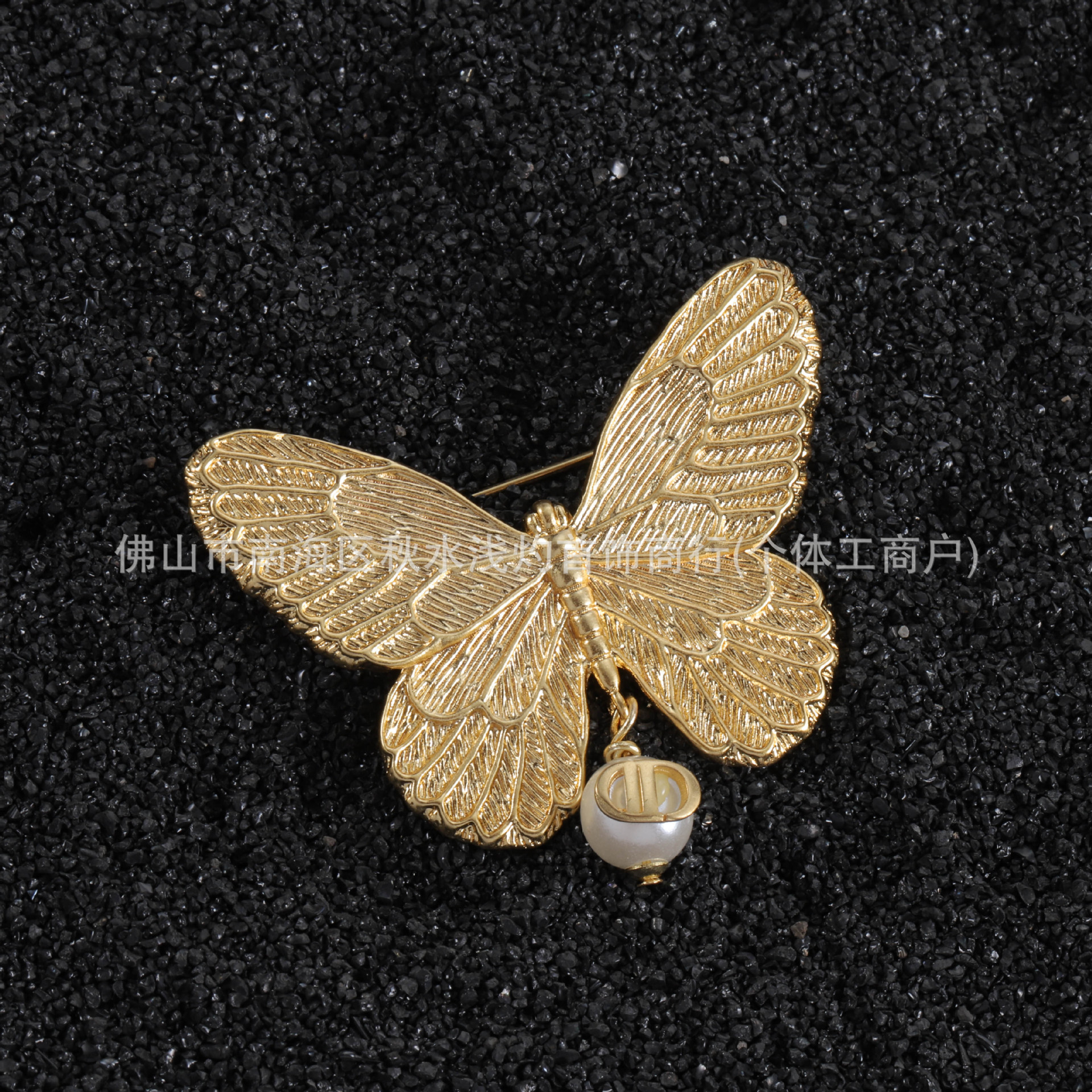 DIJIA 나비 진주 CD 편지 브로치 여성 유행 우아한 황동 가슴 쥬얼리 스타일 라이트 럭셔리 하이 엔드 핀