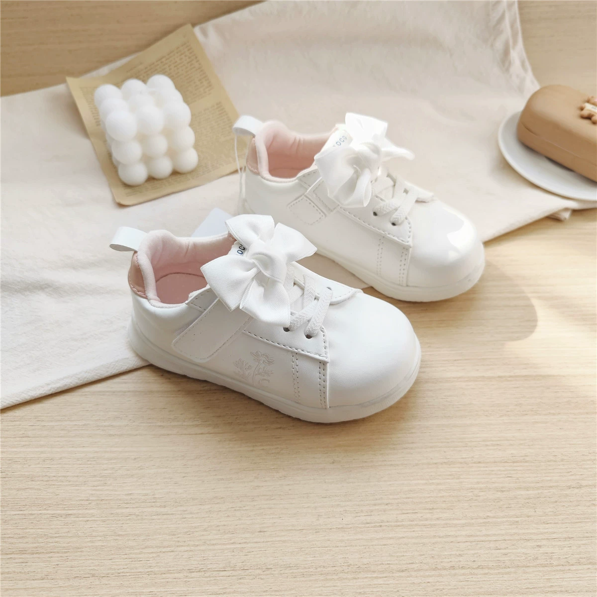 Новый японский заказ экспортирует conoco весенние детские маленькие белые туфли