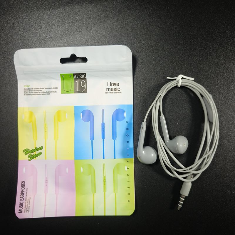 U19 música con cable y medio en el oído con graves pesados con control de cable de trigo, auriculares en bolsa, auriculares al por mayor