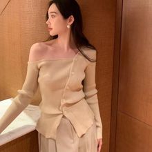 韩国chic秋季新款设计款不规则露肩长袖针织衫女修身显瘦上衣外搭