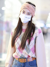 宋妍霏明星同款女2021春秋新款韩版菱形撞色圆领格子套头毛衣