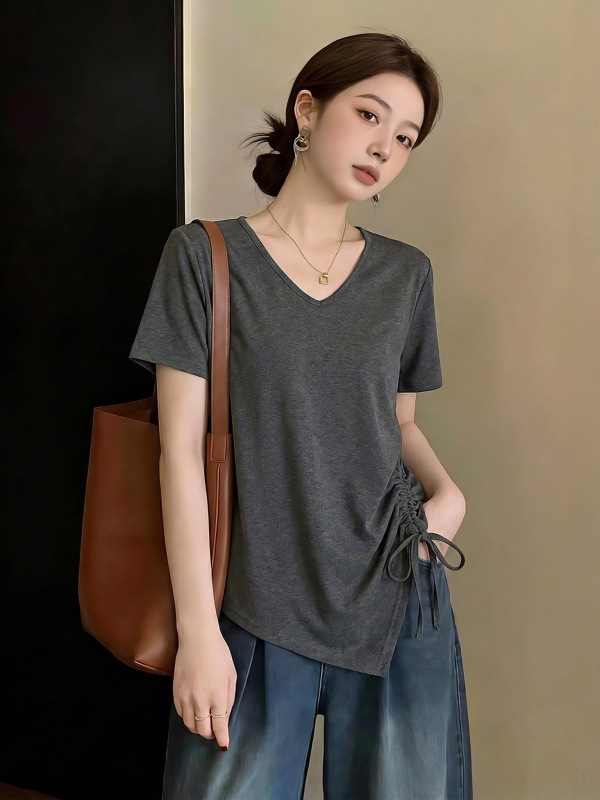 Áo thun nữ cổ V tay ngắn phom suông có dây rút eo — màu đen