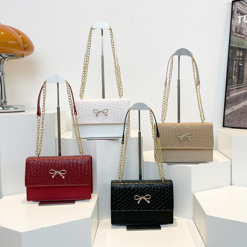 Bolso debajo de la axila de cadena para mujeres 2025 primavera nueva línea bordada de diamante de estilo extranjero bolso de hombro bolso pequeño bolso cuadrado para mujeres