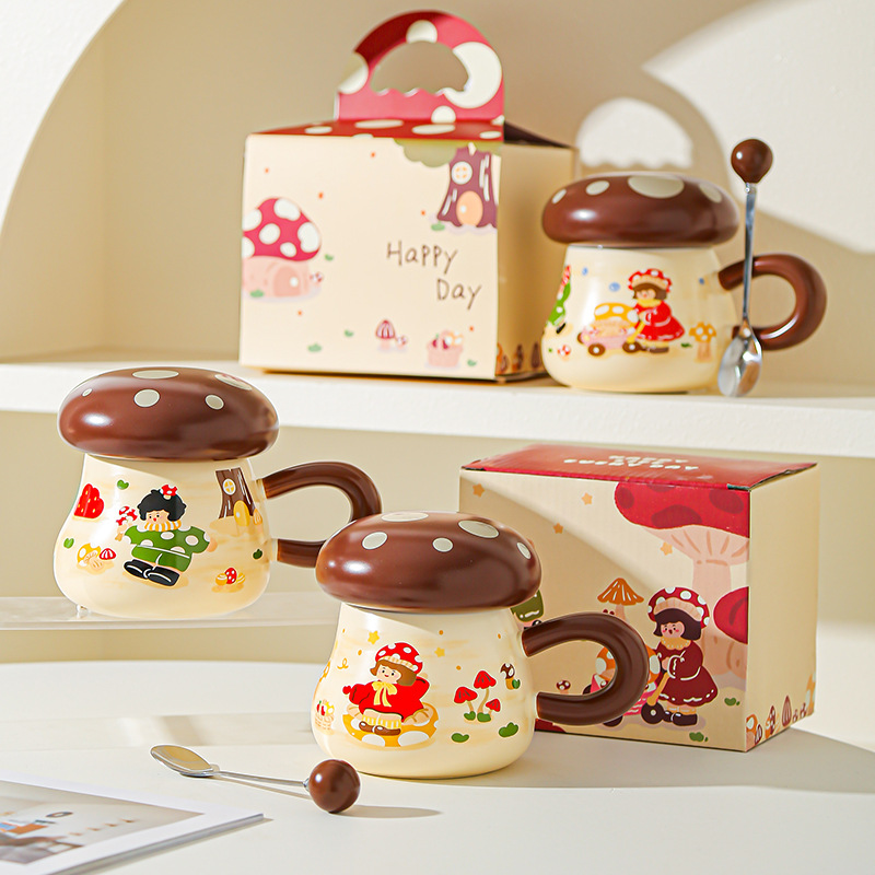 Hongo chica taza de alto valor facial acompañante regalo encantador taza de cerámica de dibujos animados con tapa de gran capacidad taza de agua potable