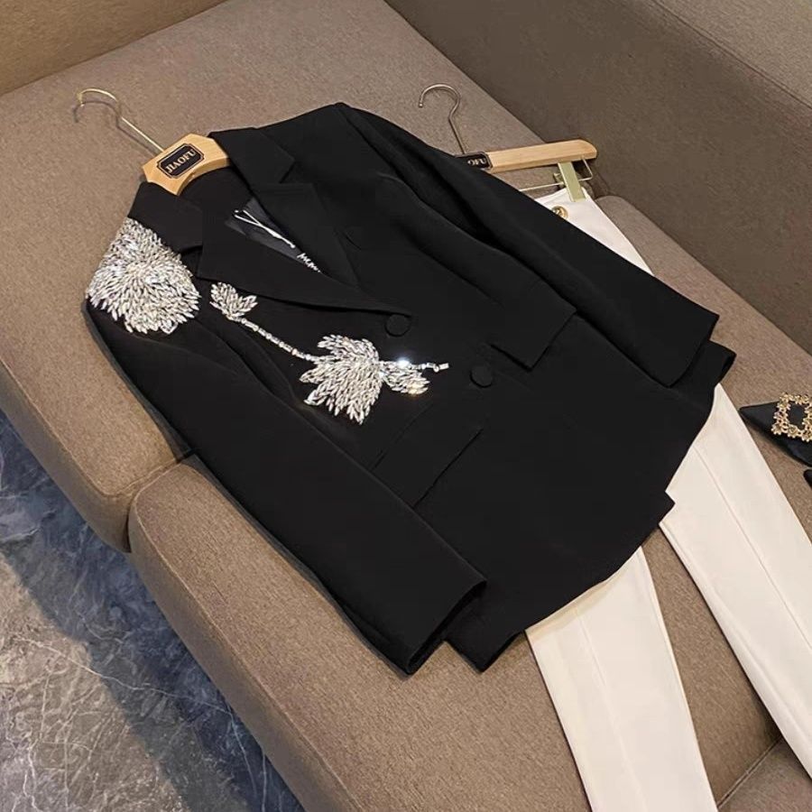2026 Autumn/Winter New Fashionable and Elegant Women's Blazer with Floral Appliqué and Rhinestone Embellishments, Loose Fit, Slimming Effect