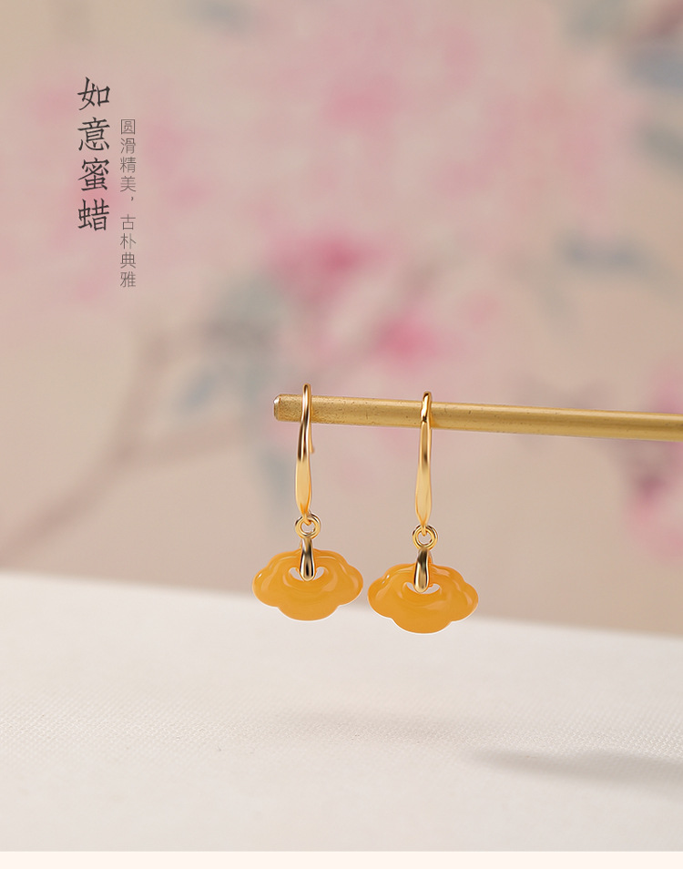 Bông tai hổ phách Ruyi mạ vàng phong cách cổ điển Trung Hoa mới — Một cặp chi tiết 3