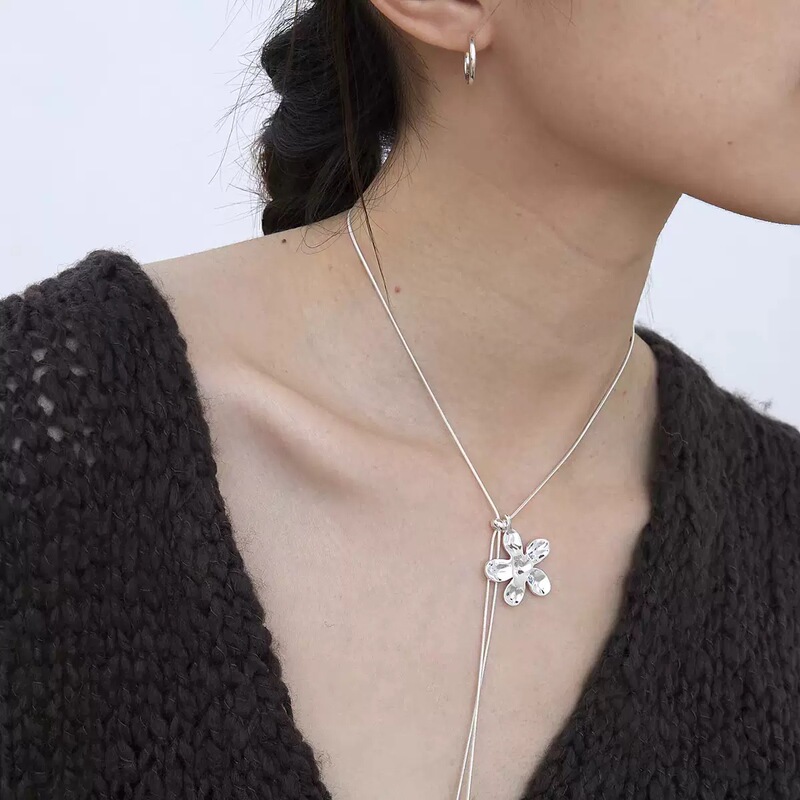 Korean Ins Blogger's Same Fashion Hammered Texture Sunflower Pendant Copper Silver-Plated Cold Style Niche Necklace for Women Korean Ins Blogger's Same Fashion Hammered Texture Sunflower Pendant Copper Silver-Plated Cold Style Niche Necklace for Women