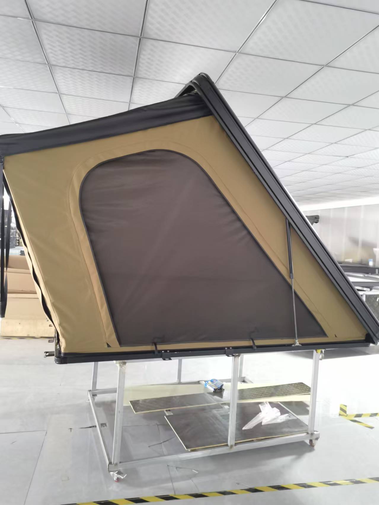 Factory Wholesale Triangle Roof Tent Winter Outdoor Camping Style Suv Car Tent Hard Bottom Aluminum Alloy Tent