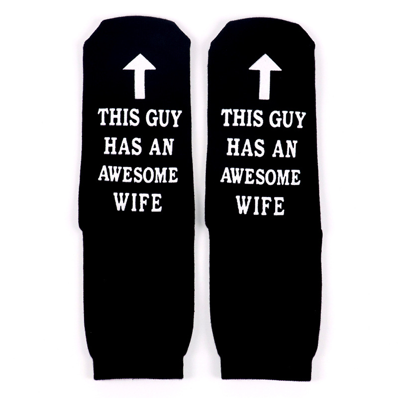 En stock calcetines de moda creativa europeos y americanos transfronterizos populares de algodón a media pierna calcetines pie carta antideslizante dispensación calcetines de piso