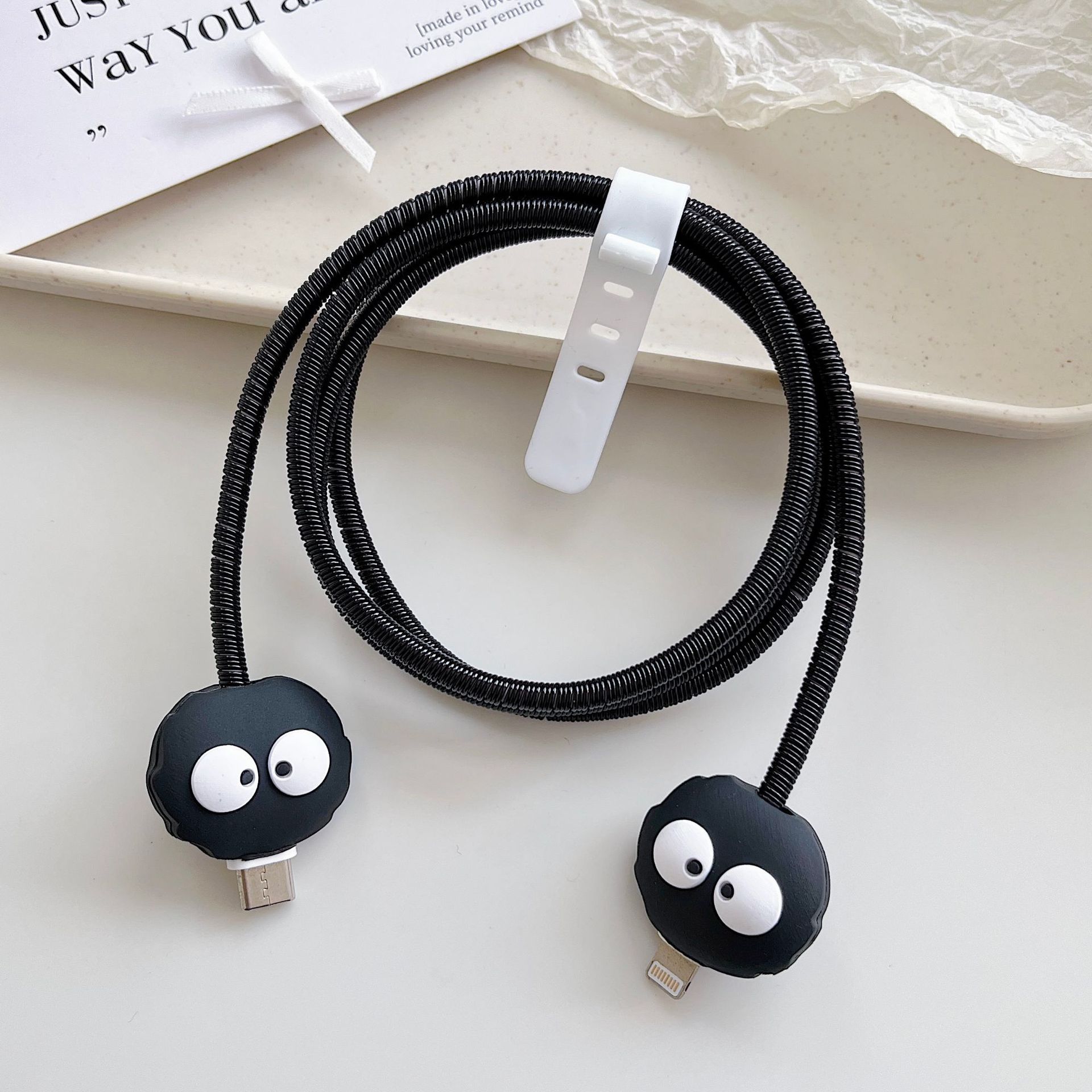 Amazon cartoon cable de datos cubierta adecuada para Apple Android cable de datos de carga rápida cuatro piezas en stock al por mayor