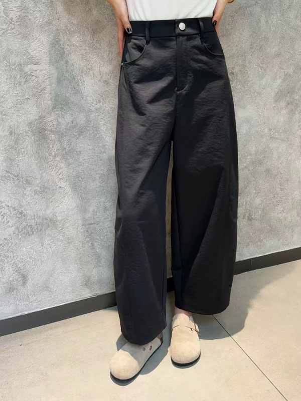​​深圳高端肌理纹理重工挺括复古宽松弯刀阔腿休闲裤精品女装|undefined