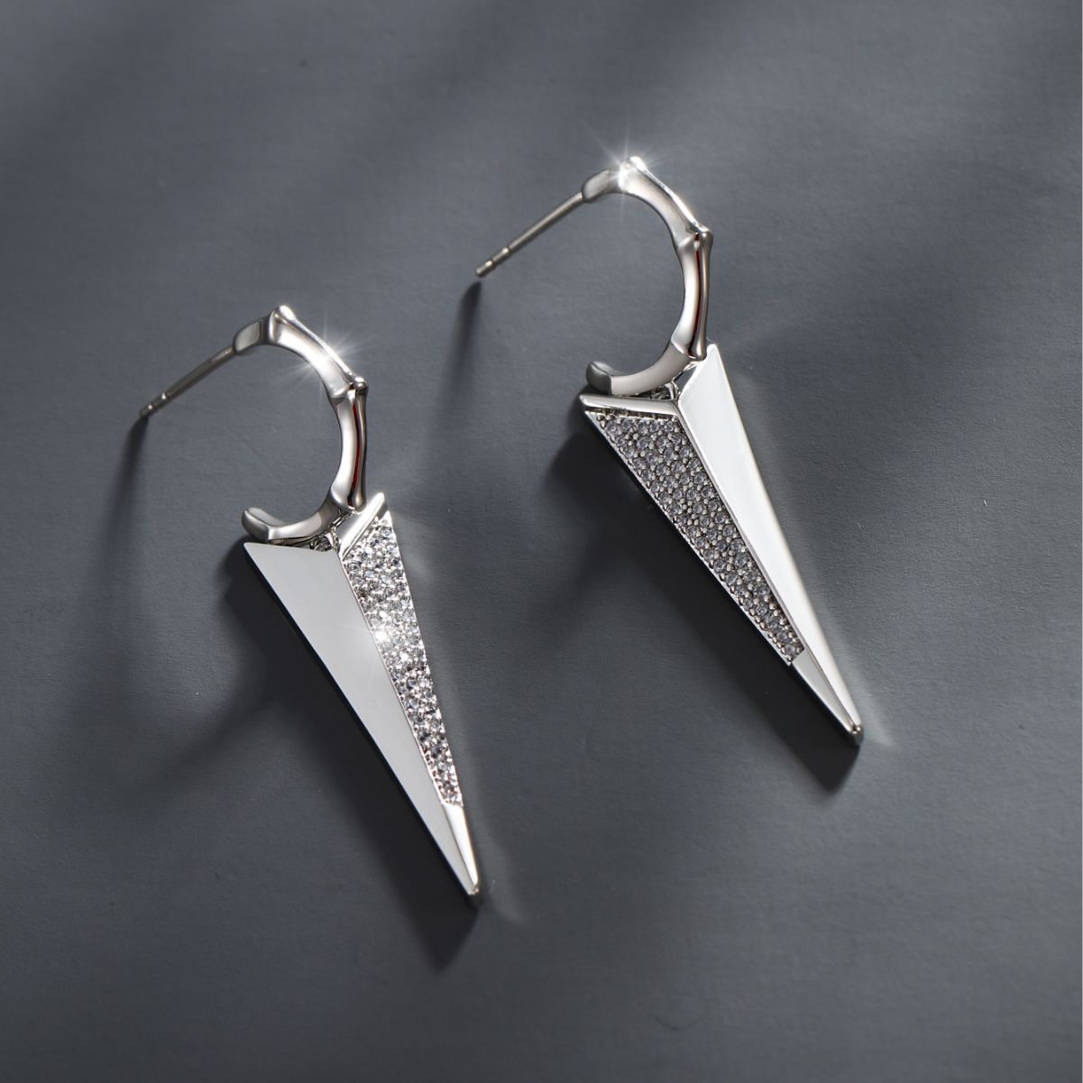 Pendientes de triángulo geométrico simple de la joyería de Xuming pendientes de estilo frío de lujo ligero de personalidad de alto grado para hombres y mujeres